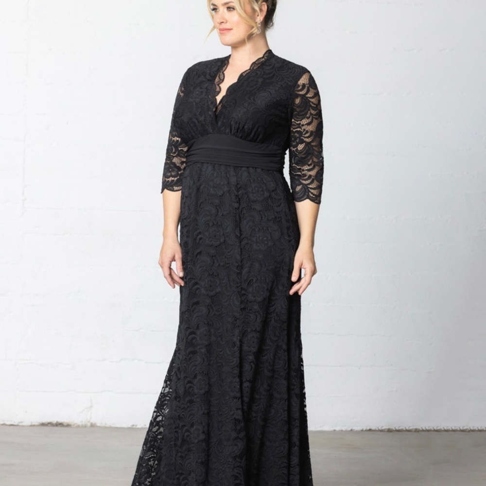 Kiyonna - Screen Siren Lace Evening Gown
Size 1X